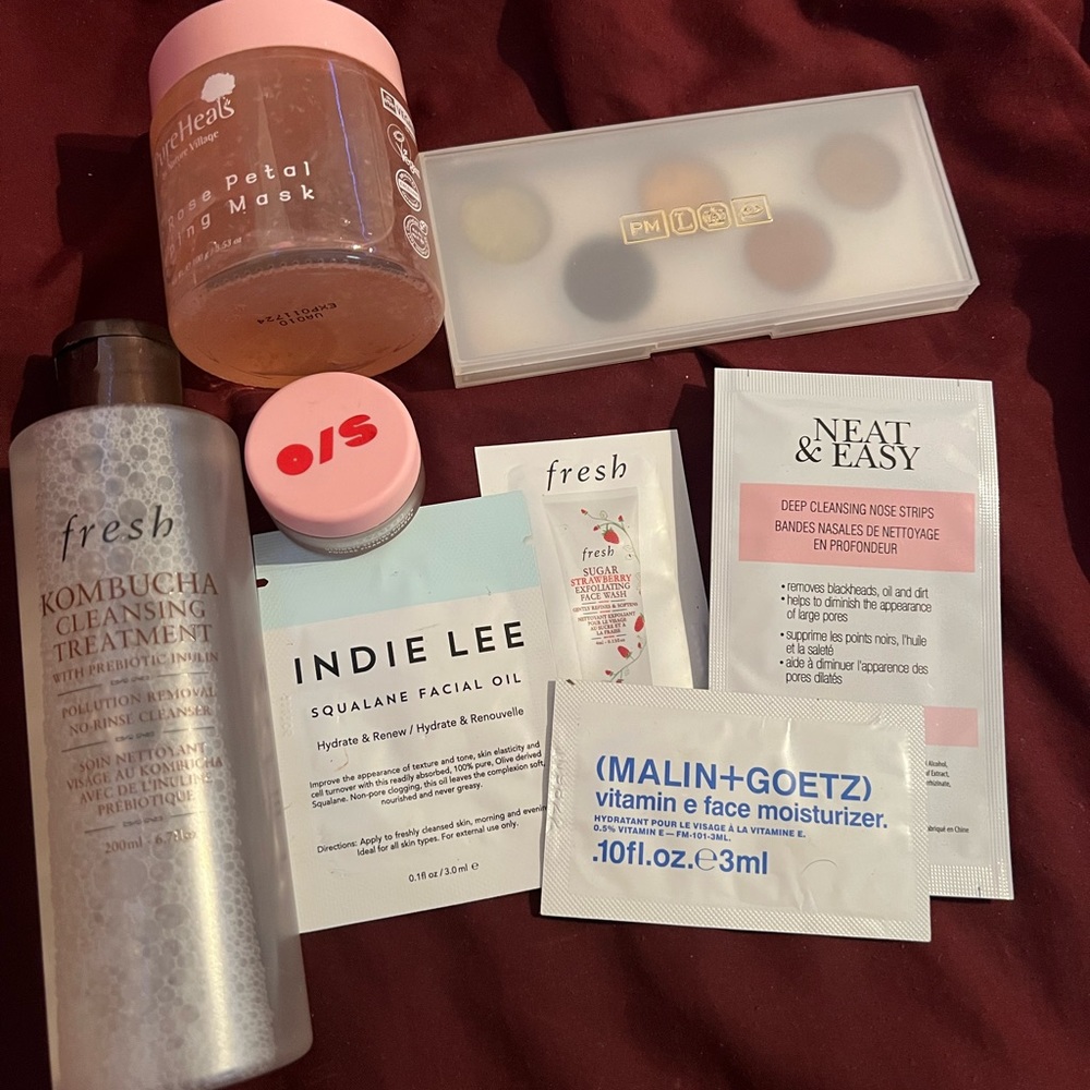 Combo skin care makeaup + extra gift ☀️